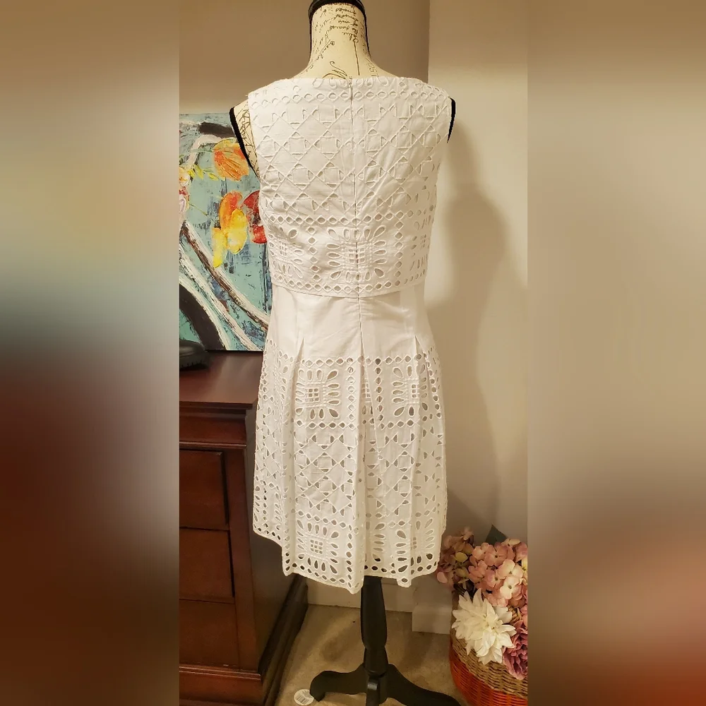 Lauren Ralph Lauren Woman's Cotton Eyelet, White Sleeveless Size 4. - Picture 2 of 6